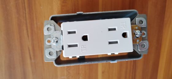 กล่องเต้ารับสำหรับติดตั้งแบบ 3 และ 4 ช่อง ผู้ผลิต