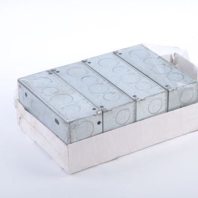 Trunkings Coupler ไฟฟ้า PVC กล่องกลมพร้อมฐานสกรูทองเหลือง 38mm 32mm ผู้ผลิต