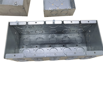 4 Gang Mansory Steel Conduit Box 1.60mmความหนาสังกะสีชุบ 1/2&quot; 3/4&quot; ผู้ผลิต